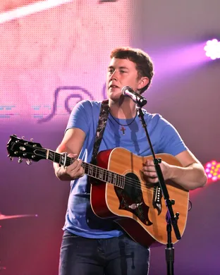 Scotty Mccreery Sandy